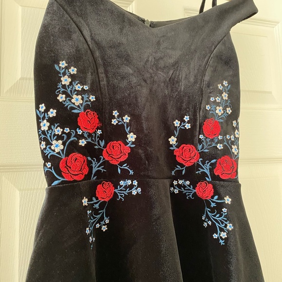 Clothes - Picture 1 of 2